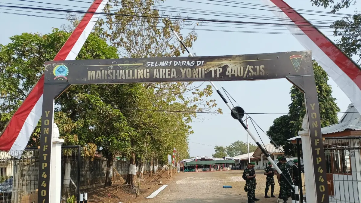 Gerbang markas sementara Yon TP 440 Satria Jaka Sangkrip (SJS) di Desa Nogoraji, Kecamatan Buayan. (M Hafied/Radar Jogja)