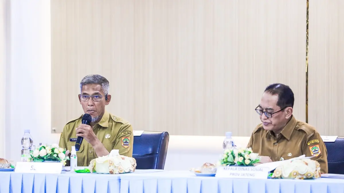 Sekretaris Daerah (Sekda) Provinsi Jawa Tengah, Sumarno, saat &nbsp;mewakili Gubernur Jawa Tengah Ahmad Luthfi dalam Rapat Koordinasi Sekolah Rakyat dan Pemenuhan Guru Bantu Sekolah Rakyat Permanen di Aula Kantor Dinas Sosial Provinsi Jawa Tengah pada Senin, 20 Juli 2026.&nbsp;
