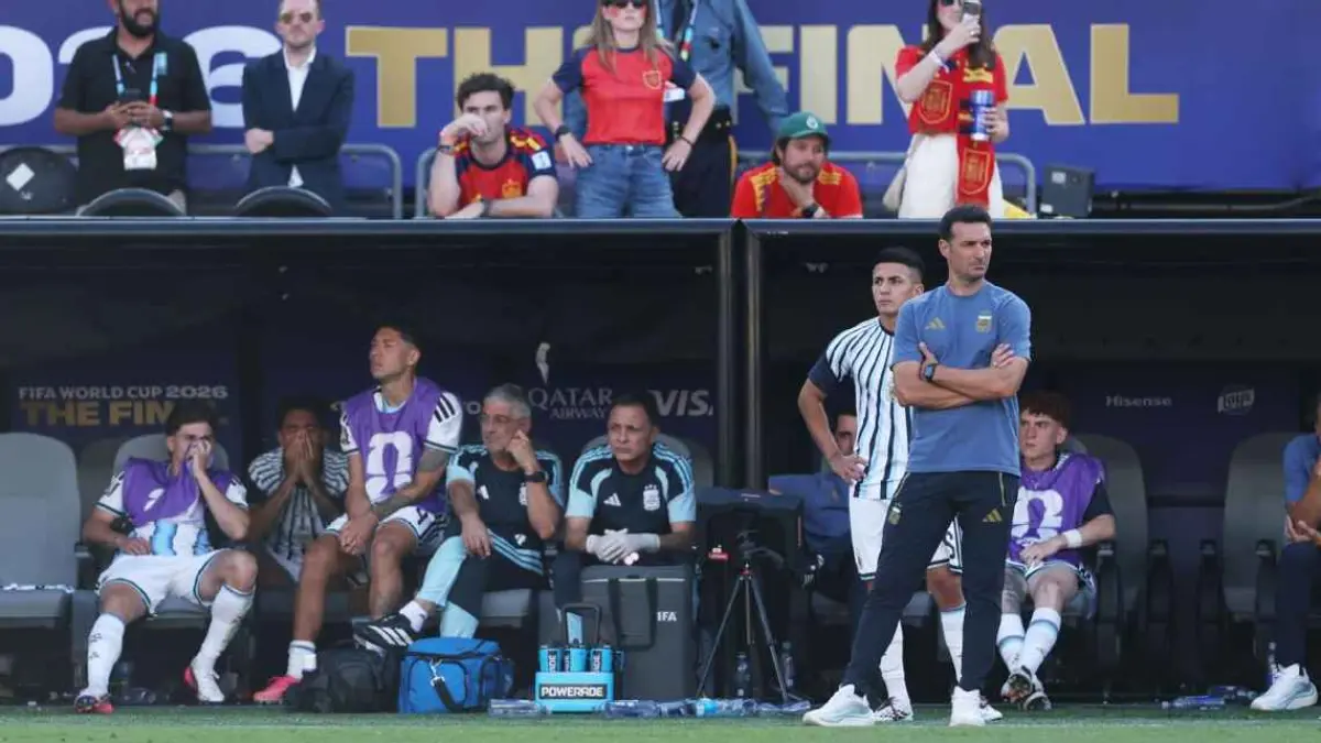 Pelatih Argentina, Lionel Scaloni saat memberikan arahan di laga final Piala Dunia 2026 melawan Sapnyol.