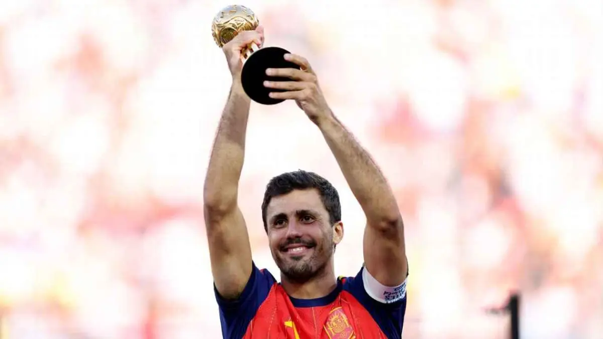 Rodri dinobatkan sebagai pemain terbaik Piala Dunia 2026 dan raih trofi Golden Ball kalahkan Messi setelah Spanyol taklukkan Argentina di Final.