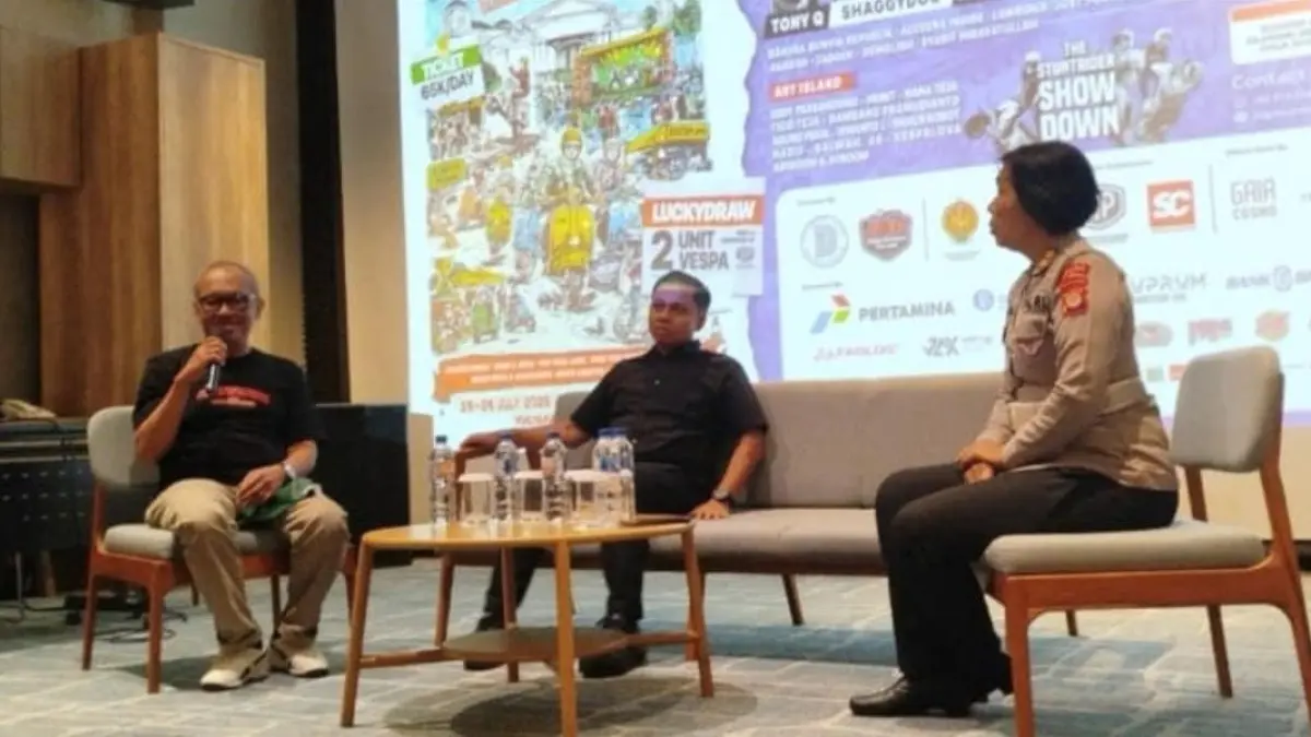 Dari kiri, Cahyo Wijoyono, KPH Purbodiningrat, dan Widya Mustikaningrum menjelaskan tentang gelaran JSP 2026, di Gaia Cosmo Hotel Jogja, Selasa 21 Juli 2026. (Foto: iwa ikhwanudin/Radar Jogja)