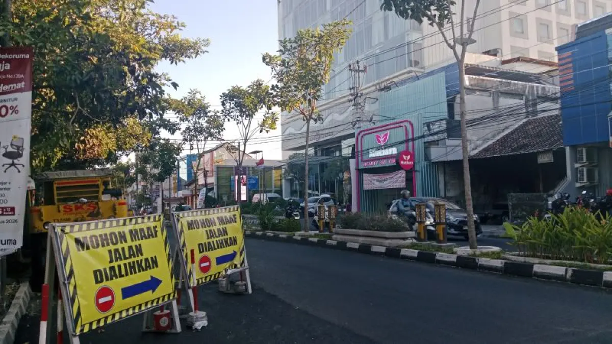 DIASPAL ULANG: Kondisi Jalan Affandi yang dilakukan perbaikan dengan cara pengaspalan Selasa (21/7).&nbsp;(Delima&nbsp;Purnamasari/Radar Jogja)