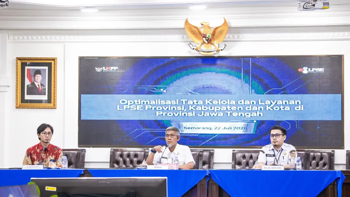 Sekda Jateng Sumarno usai mewakili Gubernur Jawa Tengah Ahmad Luthfi dan Wakil Gubernur Taj Yasin Maimoen dalam acara Optimalisasi Tata Kelola dan Layanan LPSE Lingkup Provinsi Jawa Tengah di kompleks Kantor Gubernur Jawa Tengah, Rabu, 22 Juli 2026.&nbsp;