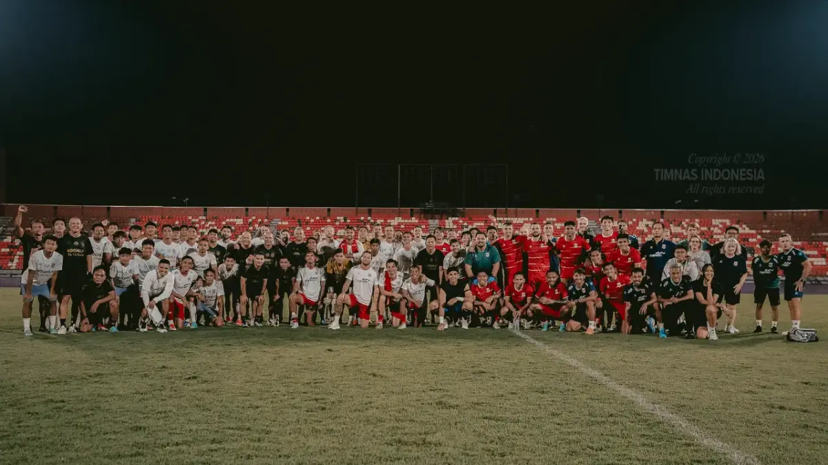 Foto bersama para pemain Timnas Indonesia dalam pertandingan melawan Bali United. (kitagaruda.id)