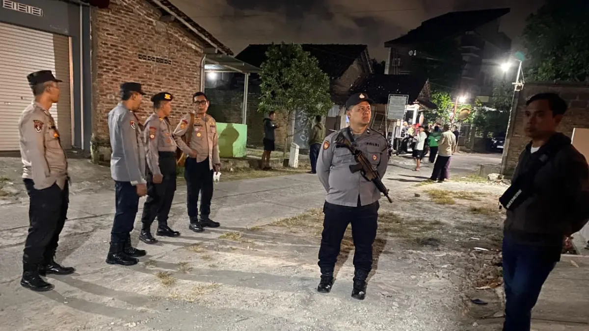 Kepolisian sedang mengamankan rumah warga Kasihan yang dirusak oleh sekelompok debt Collector Selasa (21/7)&nbsp; - Dokumentasi Polres Bantul