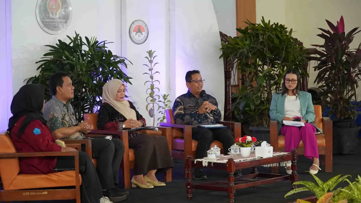 Tangkapan layar diskusi Sinau Sejarah dengan tema Menelusuri Akar Historis UU No 3 Tahun 1950 dalam Merawat Keistimewaan yang diselenggarakan Paniradya Pati Jogjakarta.
