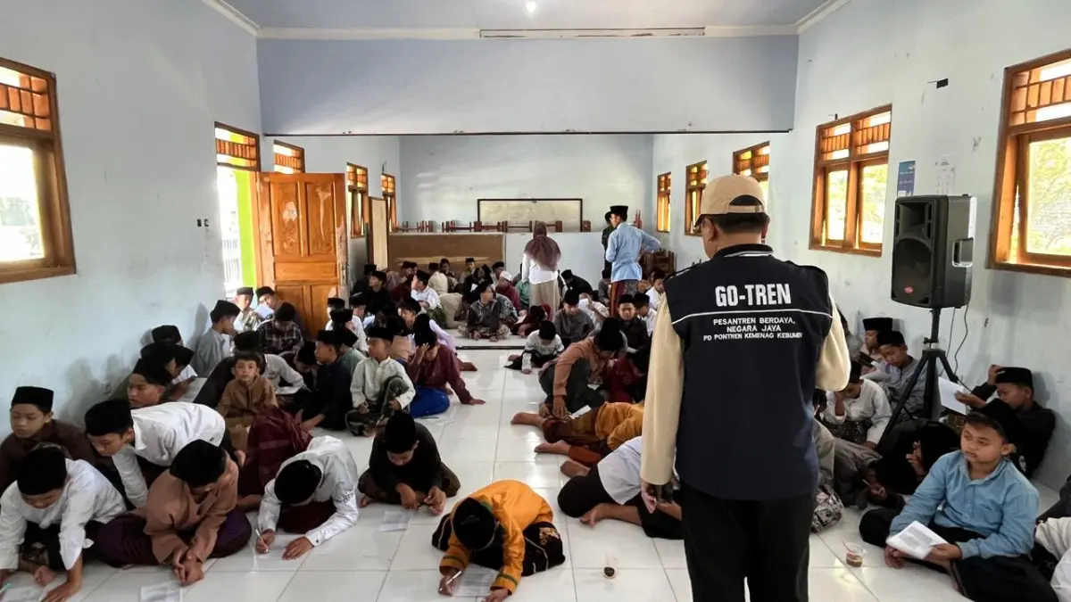 Santri Pondok Pesantren Raudlatul ‘Ulum, di Desa Karangtanjung, Kecamatan Alian antusias mengikuti program Gerakan Terpadu Pembinaan dan Sambang Pesantren (Go-Tren). (Dokumentasi Kemenag Kebumen)