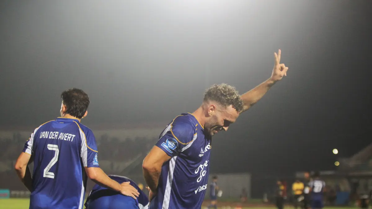 Selebrasi pemain PSIM Jogja Ze Valente saat bermain di Stadion Sultan Agung (SSA) Bantul