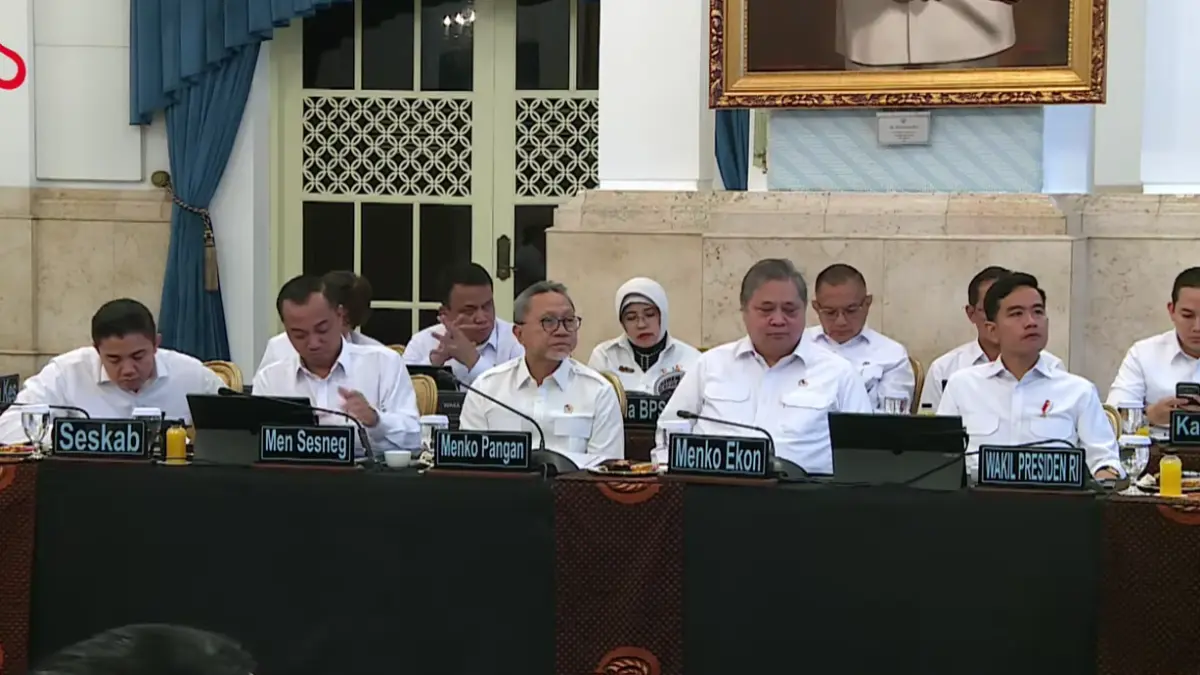 Sidang Kabinet Paripurna di Istana Negera, Senin (20/7/2026) Kursi Gibran Dipindah ke Jajaran Menteri mencuri perhatian publik, (Youtube/Sekretariat Presiden)