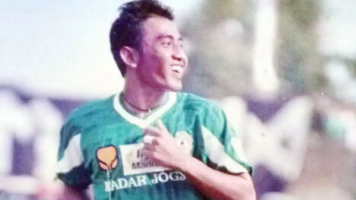 KENANGAN: Fajar Listiyantara saat bergabung dengan PSS Sleman dalam kompetisi Liga Bank Mandiri. (@fajar_listyantara27)