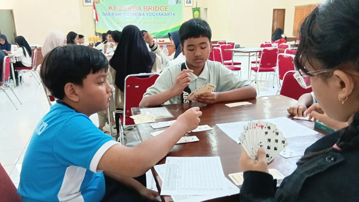 CARI BIBIT: Kejurda Bridge DIY 2026 di Kompleks Perkantoran Pemkab Bantul II Manding. (Rizky Wahyu/Radar Jogja)