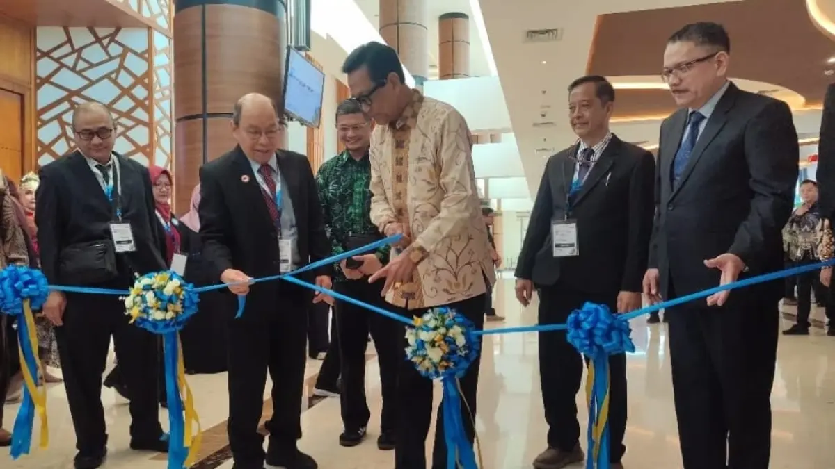 Gubernur DIY Hamengku Buwono X saat membuka kongres nasional dan pertemuan ilmiah nasional 