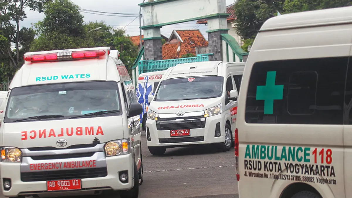 SEHAT ITU MAHAL: Ambulans memiliki kode khusus saat membawa atau menjemput pasien kegawatdaruratan yang dapat ditandai para pengguna jalan. Guntur Aga Tirtana/radar jogja