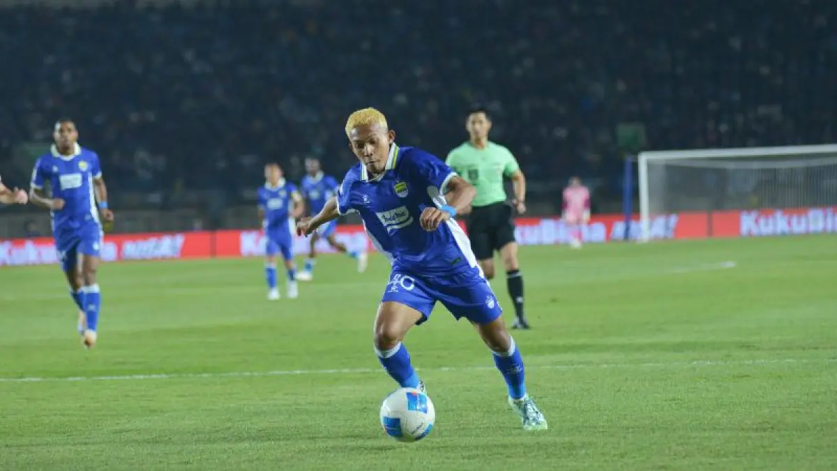 Pemain anyar Persib Bandung, Ikhwan Ali Tanamal saat menjalani debut di Piala Presiden 2026. (PERSIB)