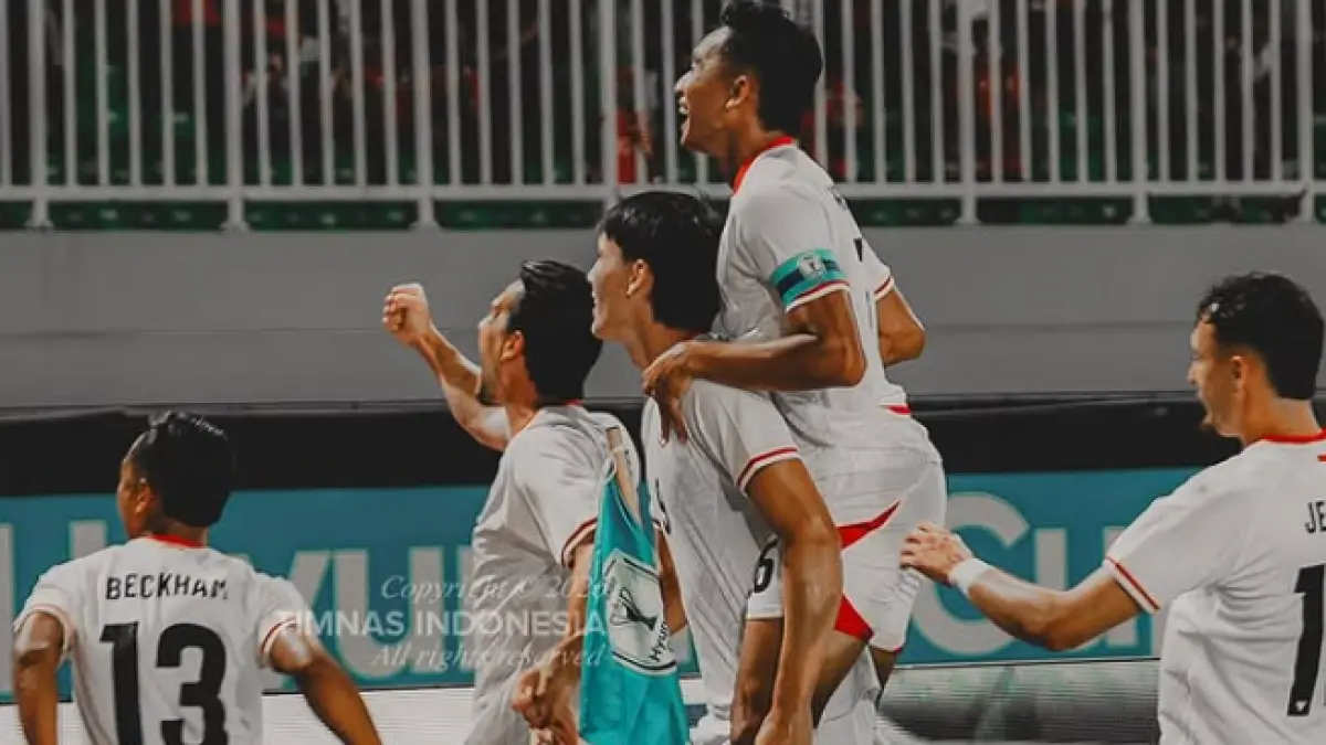 Selebrasi para pemain Timnas Indonesia setelah mencetak gol ke gawang Kamboja dan unggul 3-0 di babak pertama. (ig timnas Indonesia)