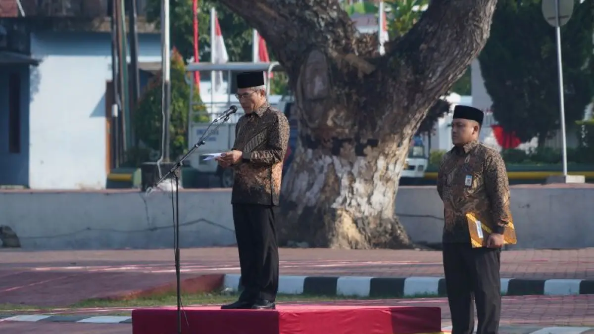 Bupati Bantul Abdul Halim Muslih saat menjadi Inspektur Upacara Peringatan Hari Koperasi ke-79 di Lapangan Trirenggo Selasa (28/7. (Dokumentasi Pemkab Bantul)