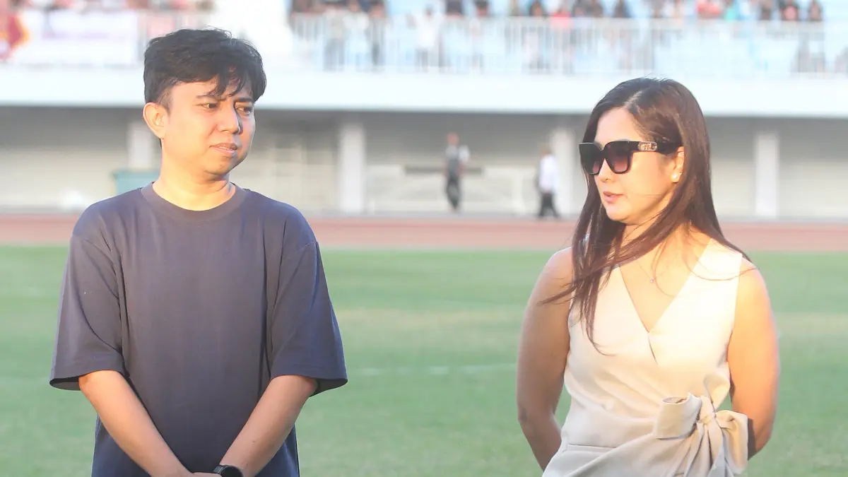 

Manajer tim PSIM Jogja Iksan Mahar (kiri) bersama Dirut PSIM Jogja Yuliana Tasno
