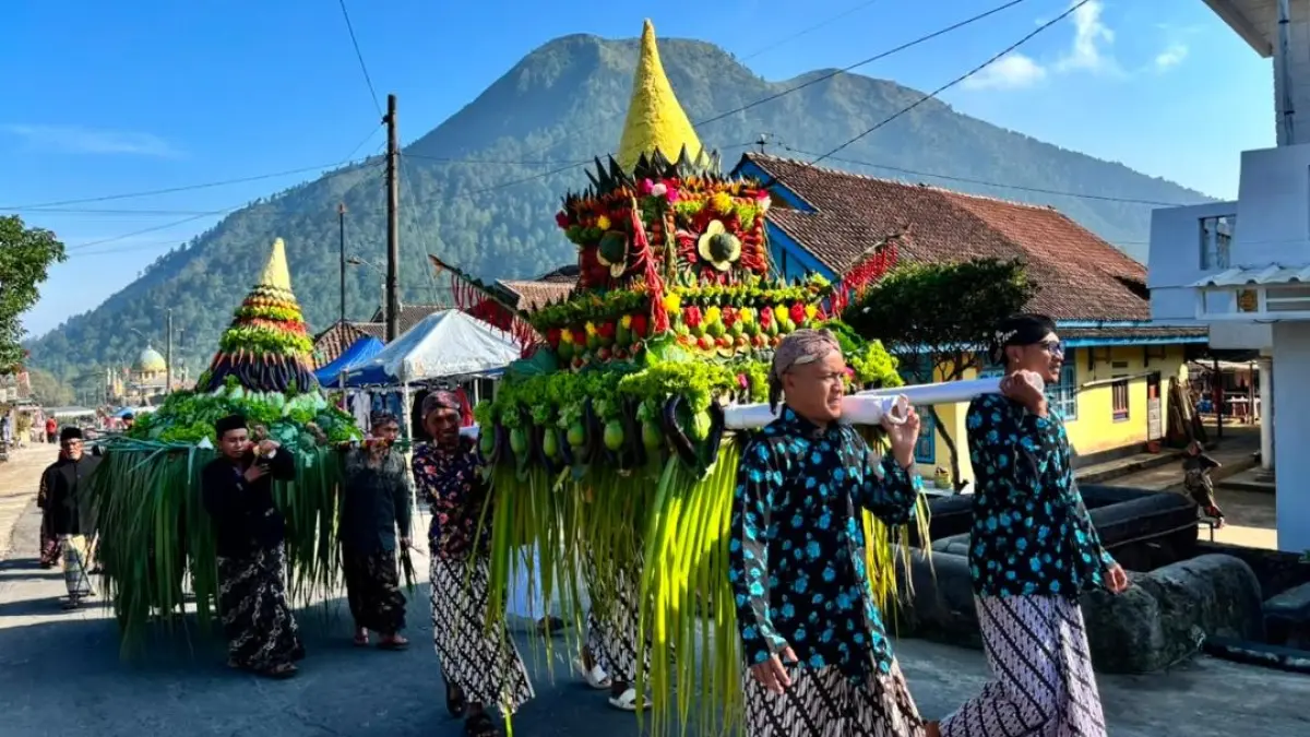MERIAH: Setiap tahun, tradisi saparan atau merti dusun di Mantran Wetan, Girirejo, Ngablak ini digelar layaknya tasyakuran besar-besaran. (Foto: NAILA NIHAYAH/RADAR JOGJA)