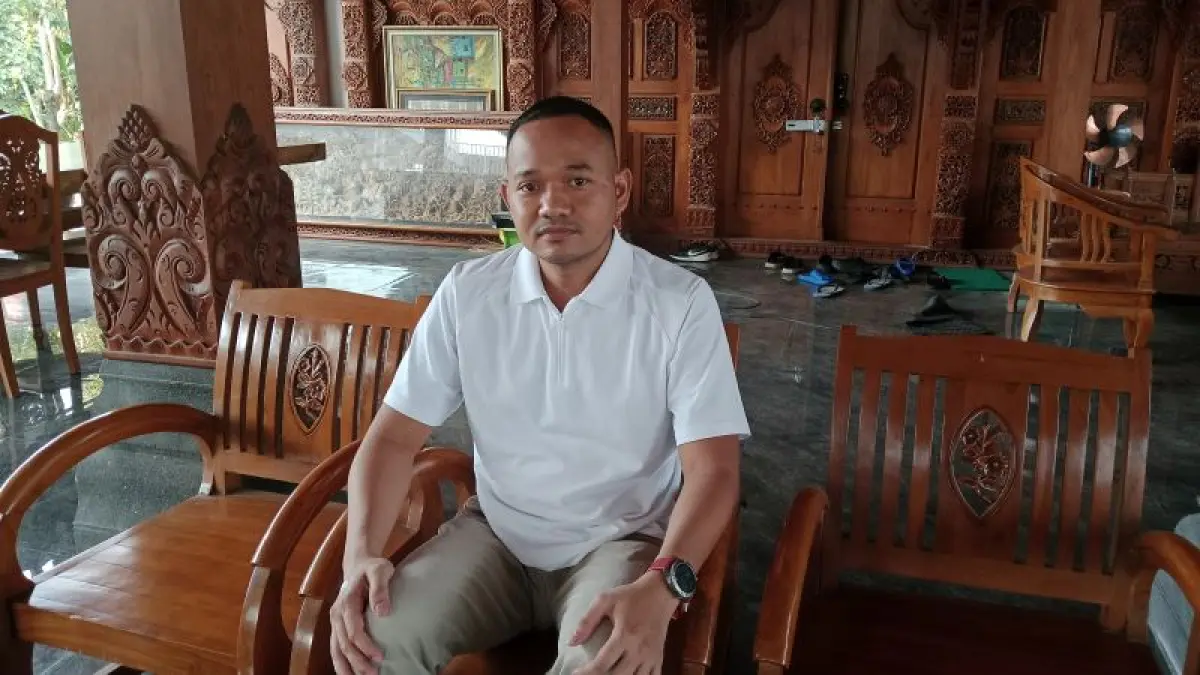 Raudi Akmal saat ditemui di kediamannya wilayah Tridadi, Sleman Rabu (29/7). Raudi sendiri keluar dari Rutan Kelas IIA Yogyakarta pada Selasa (28/7) malam.&nbsp;(Delima Purnamasari/Radar Jogja)