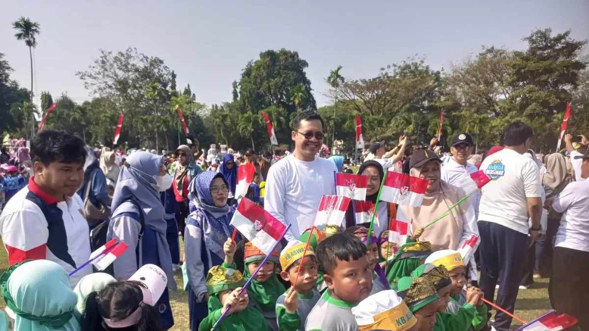 Anak-anak dari berbagai wilayah di Kabupaten Magelang berkumpul di halaman kantor setda untuk memperingati Hari Anak Nasional ke-42, Kamis (30/7).