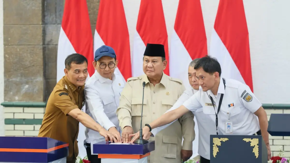 Gubernur Jawa Tengah Ahmad Luthfi mendampingi Presiden RI Prabowo Subianto meresmikan revitalisasi Stasiun Semarang Tawang, Kamis 30 Juli 2026.&nbsp;