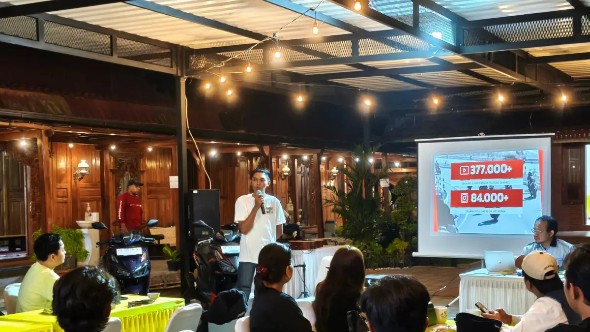 Menutup bulan Juli, Astra Motor Yogyakarta sebagai Main Dealer sepeda motor Honda wilayah Yogyakarta, Kedu dan Banyumas dan bagian dari PT Astra International Tbk menggelar acara New Honda Vario 160 Evo Night Ride bertajuk "Leave It Behind" di Ayem Ayem Coffee, Jumat (26/7).&nbsp;