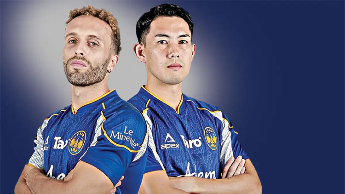Pemain PSIM Jogja Ze Valente dan Yusaku Yamadera. (Foto: Dokumentasi PSIM Jogja)
