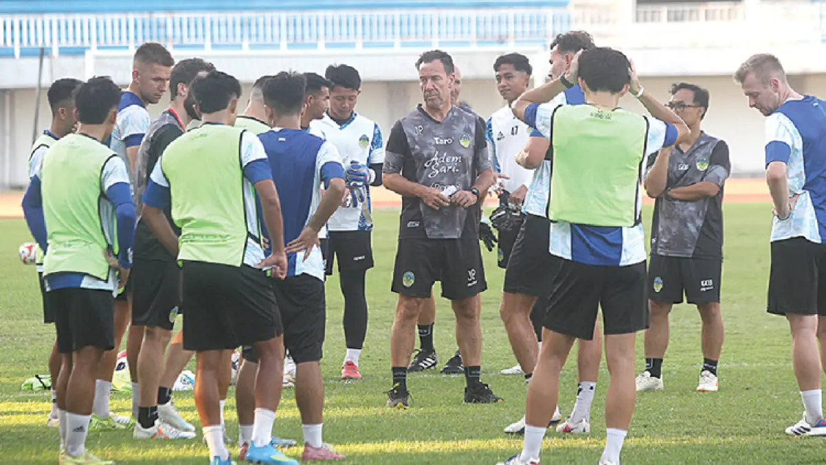 JELANG KOMPETISI: Para pemain PSIM mengikuti latihan perdana di Stadion Mandala Krida, Jogja (20/7/2026). Manajemen berkomitmen memenuhi kebutuhan pelatih demi membangun skuad yang kompetitif. (Foto: Guntur Aga Tirtana/Radar Jogja)