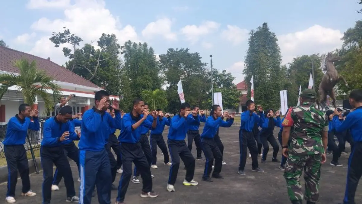 KOMPAK: Siswa di SRMA 19 Bantul saat melakukan kegiatan di lingkungan sekolah. (Cintia Yuliani/Radar Jogja)