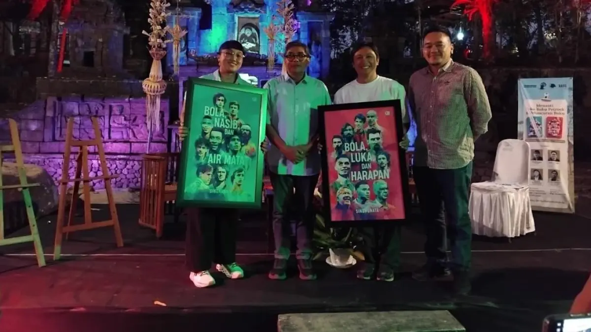 Romo Sindhunata dan para narasumber usai berdiskusi sepak bola dengan para suporter DIY, di Omah Petroek, Sleman, Minggu (2/8/2026). (Foto: Rizky Wahyu/Radar Jogja)&nbsp;