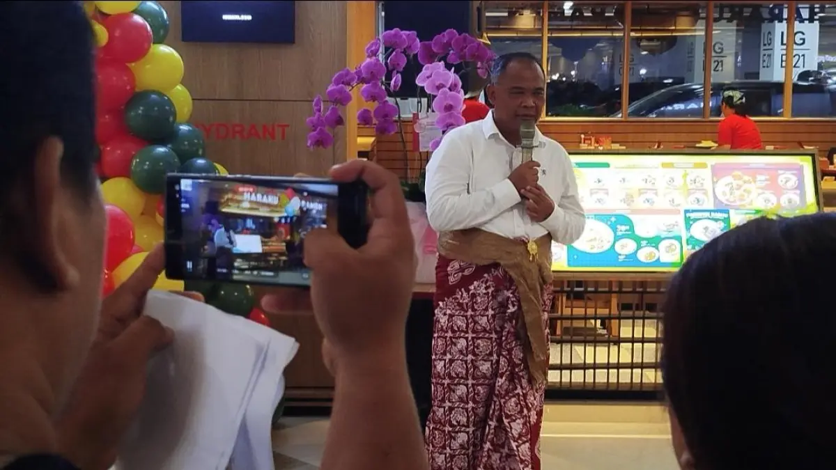 Bupati Sleman Harda Kiswaya membuka gerai Haraku Ramen di Pakuwon Mall, Senin 3 Agustus 2026. (Foto: iwa ikhwanudin/Radar Jogja)