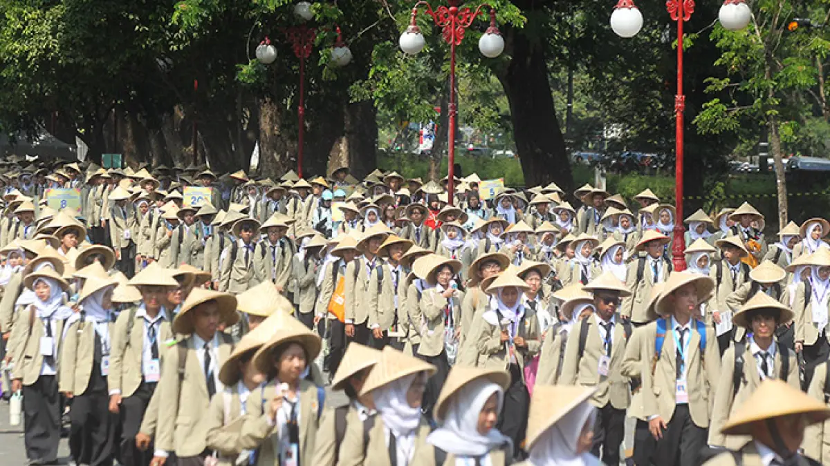 SESI PIONIR: Sebanyak 11.099 mahasiswa baru Universitas Gadjah Mada (UGM) mengikuti Pionir 2026 bertema "Mengukir Jati Diri Gadjah Mada Muda, Berdikari Membangun Bangsa" di Lapangan Pancasila UGM, Senin (3/8). (Guntur Aga Tirtana/Radar Jogja)