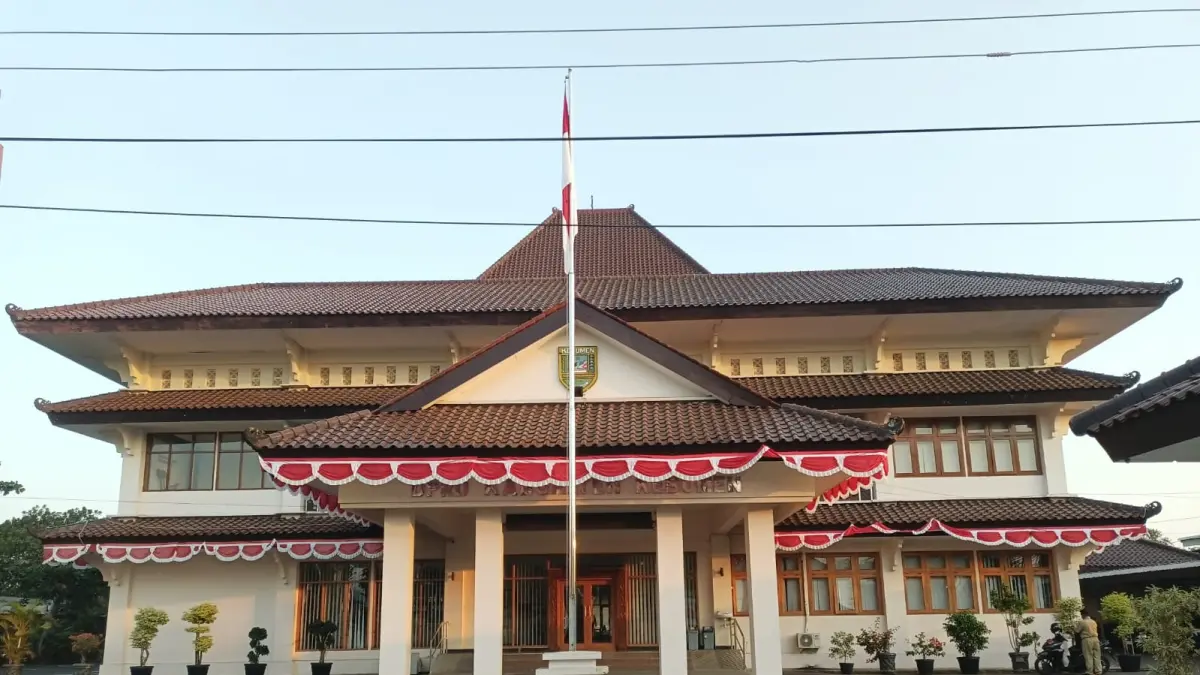 Gedung DPRD Kebumen yang berada di seberang Alun-alun Pancasila atau di Jalan Merdeka Nomor 7 Kebumen. (M Hafied/Radar Jogja)

