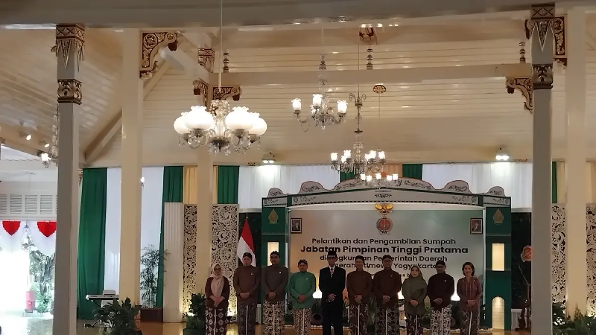 SEREMONI: Para pimpinan yang dilantik saat berfoto bersama.&nbsp;Rizky Wahyu/Radar Jogja&nbsp;