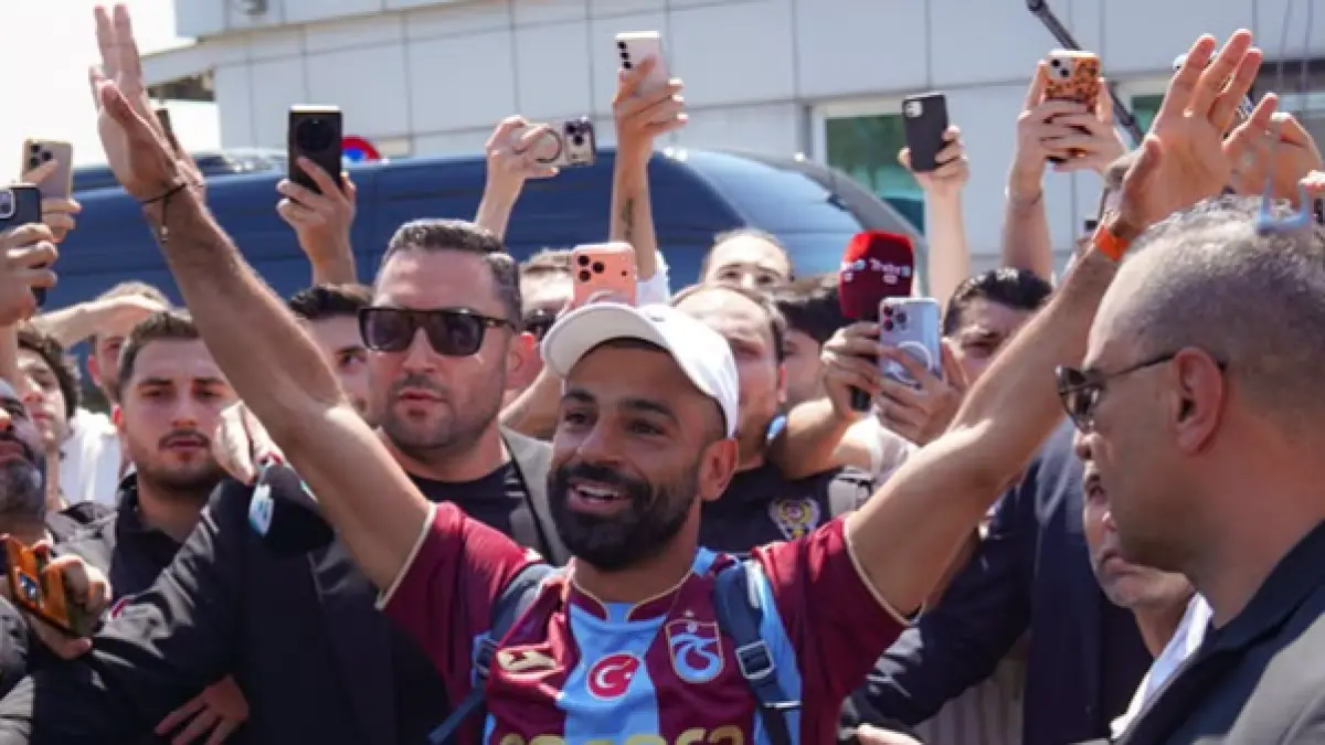 Mohamed Salah bersama para suporter Trabzonspor.