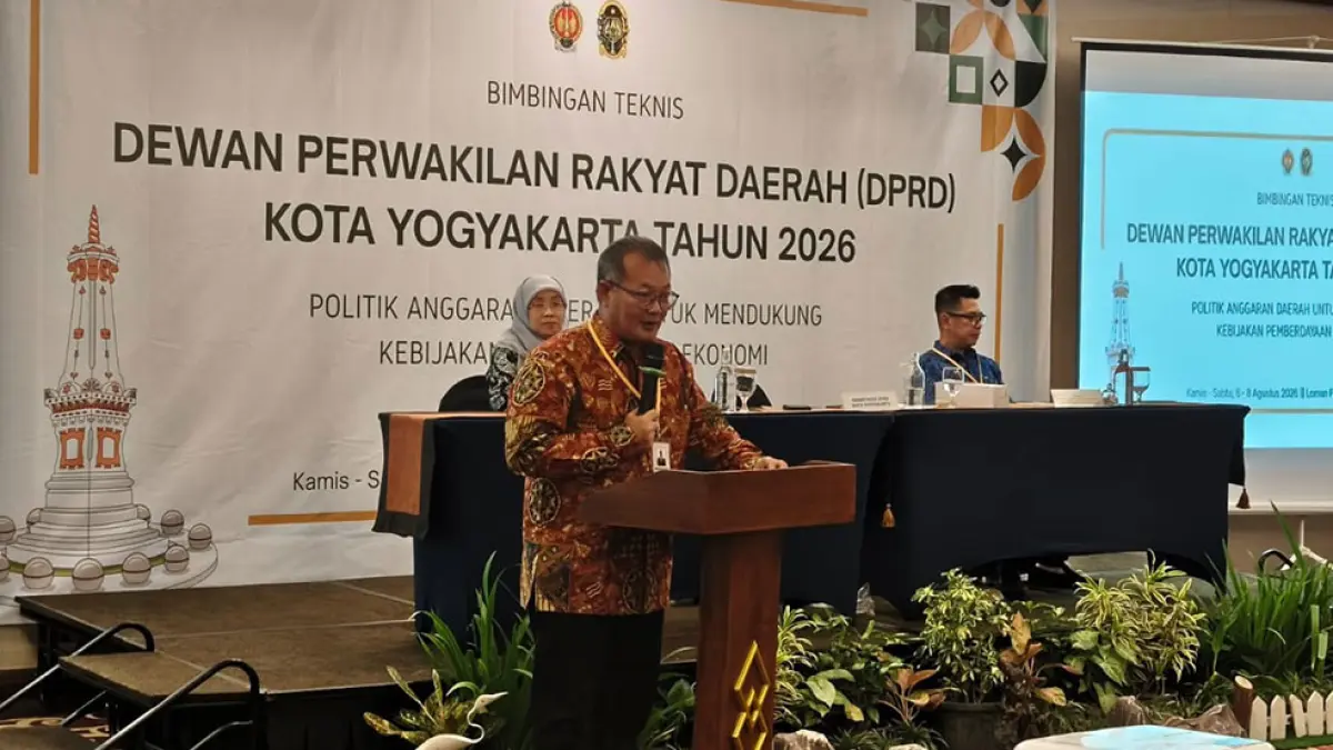 Relevan Tugas Dewan: Ketua DPRD Kota Yogyakarta FX Wisnu Sabdono Putro memberikan sambutan.  Dia menilai, bimtek itu menjadi ruang memperdalam wawasan dan memperkuat kompetensi  menjalankan kewenangan sebagai anggota legislatif. Fahmi Fariza/Radar Jogja