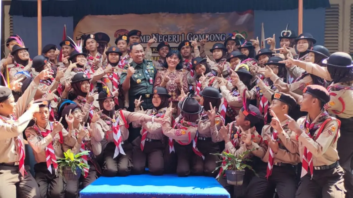 Brigjen TNI Eddy Susanto berbagi pengalaman dan motivasi dengan siswa SMPN 1 Gombong. (Dokumentasi SMPN 1 Gombong)