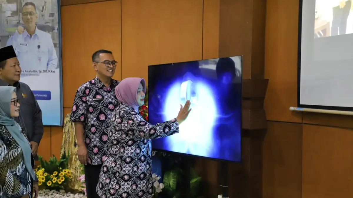 Bupati Purworejo Yuli Hastuti meluncurkan peralatan Cathlab untuk optimalisasi layanan penyakit jantung dan pembuluh darah. (Dokumentasi Prokopim Purworejo)