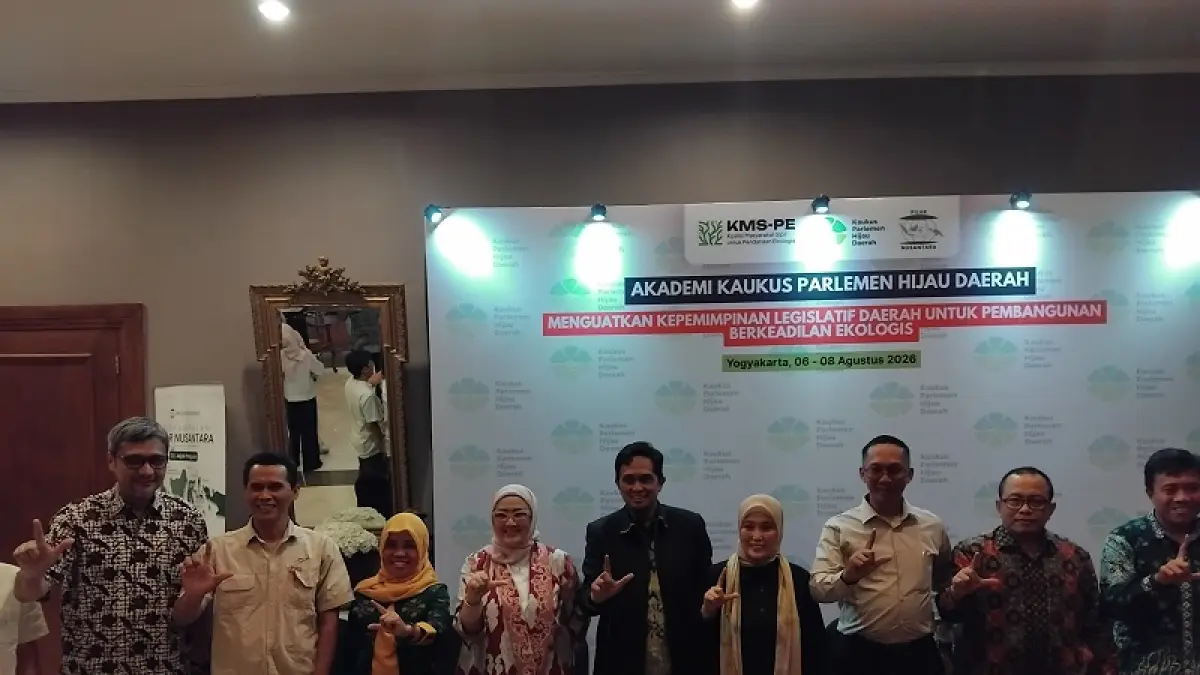 Jajaran pengurus Kaukus Parlemen Hijau Daerah (KPHD) saat berfoto bersama, di Riss Hotel, Jogja, Jumat (7/8/2026) sore.&nbsp;Foto Rizky Wahyu/Radar Jogja&nbsp;