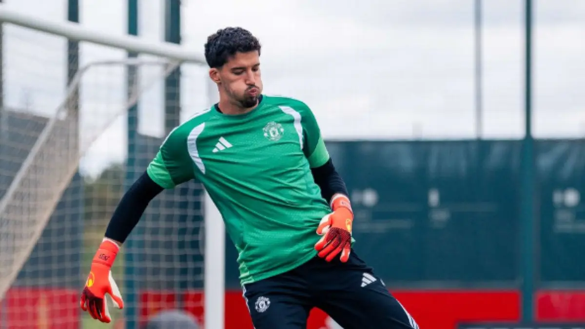 Altay Bayindir dilepas Manchester United dengan status pinjaman ke Celta Vigo.
