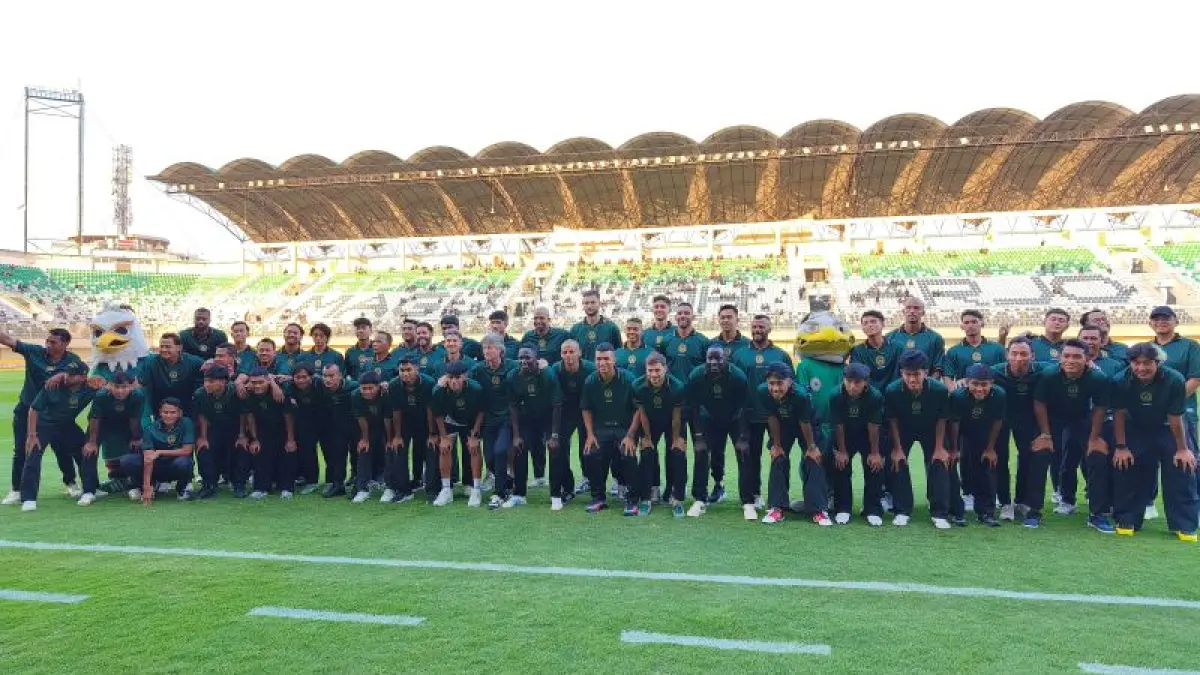 Foto jajaran pemain, dan pelatih PSS Sleman melakukan sesi foto bersama di launching klub. Fahmi Fahriza/Radar Jogja