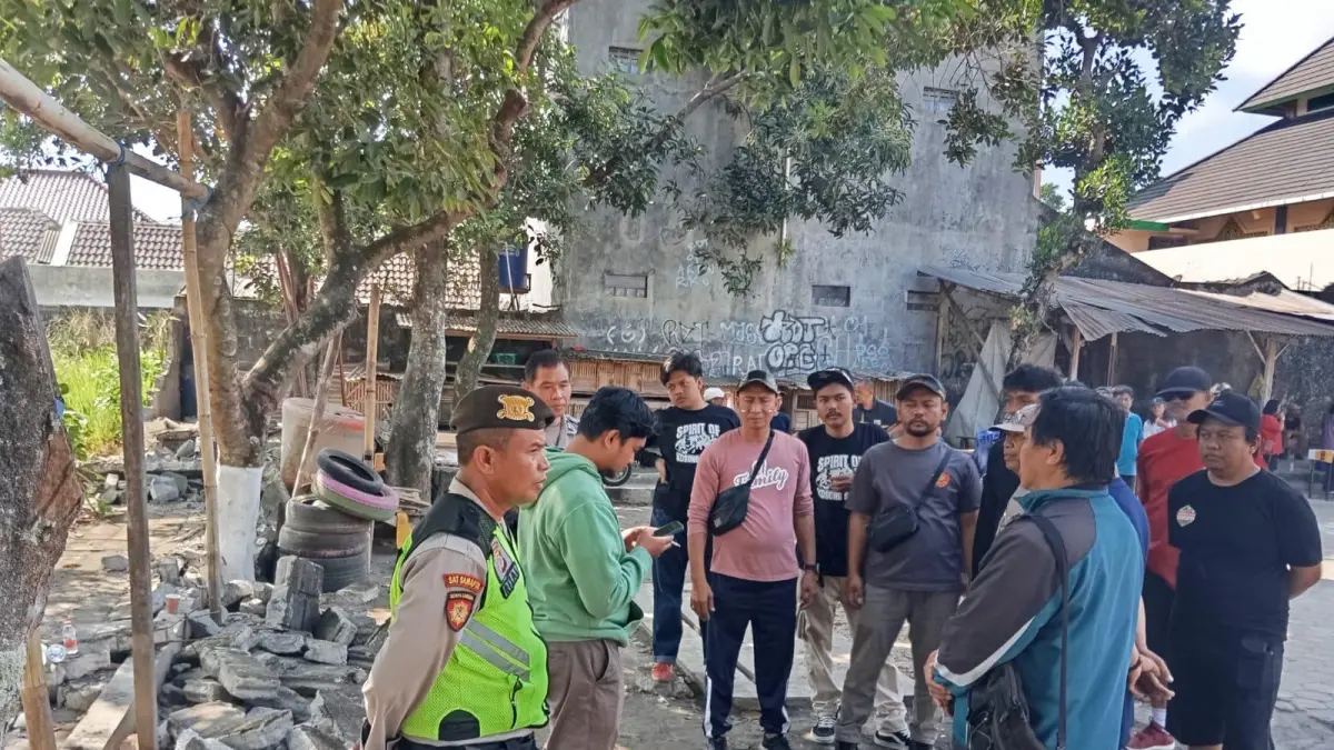 Penanganan tembok roboh - Dokumentasi Polresta Sleman