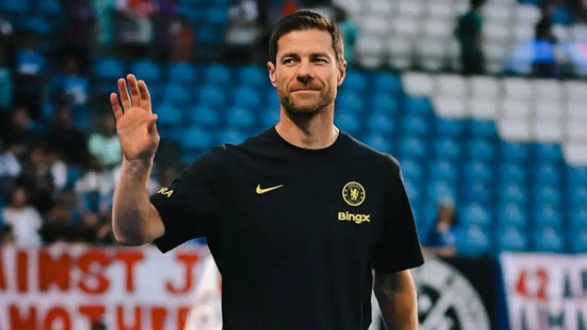 Xabi Alonso dalam laga pramusim Chelsea melawan Johor Darul Tazim yang berakhir imbang 3-3.