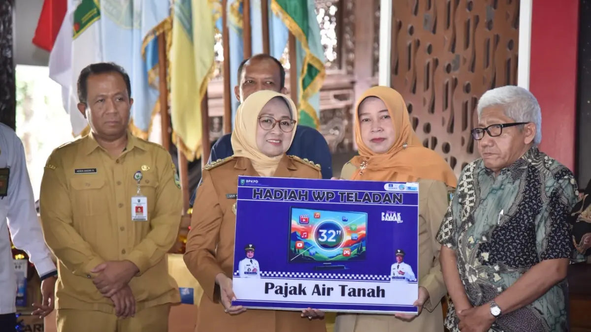 Bupati Kebumen Lilis Nuryani membuka Gebyar Pajak Daerah Tahun 2026 di Pendopo Kabumian. (Dokumentasi Prokopim Kebumen)