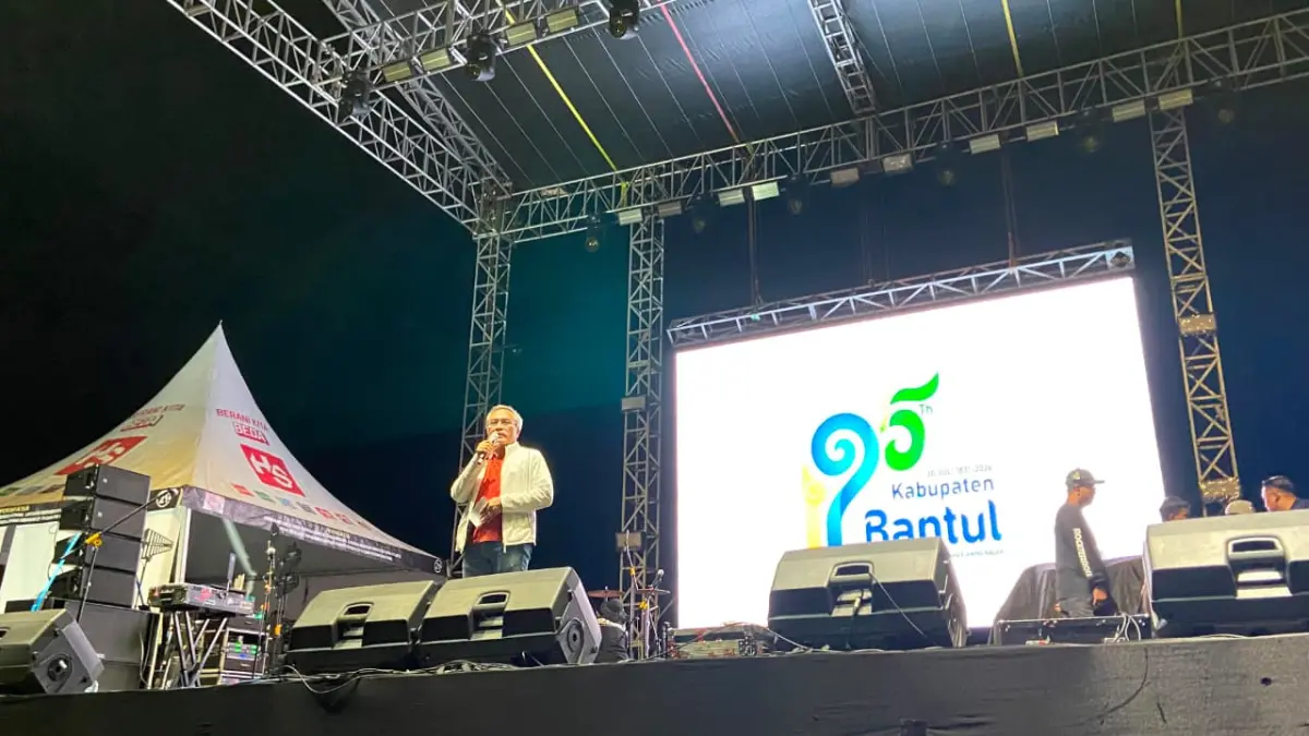 Bupati Bantul Abdul Halim Muslih sedang memberikan sambutan di acara Bantul Konser 2026 di SSA Senin (10/8) malam - Cintia Yuliani/Radar Jogja