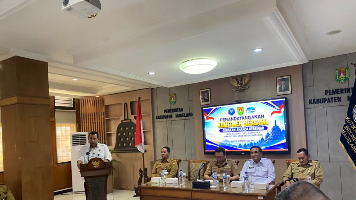Bupati Magelang bersama Kepala BNNK Magelang saat menandatangani perjanjian kerja sama, Senin (10/8).

&nbsp;