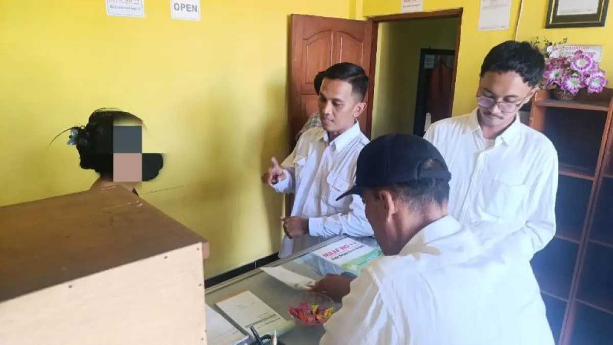 ILEGAL: Petugas Satpol PP Bantul sedang melakukan operasi pekat di panti pijat wilayah Kasihan Jumat (7/8). (Dokumentasi Satpol PP Bantul)