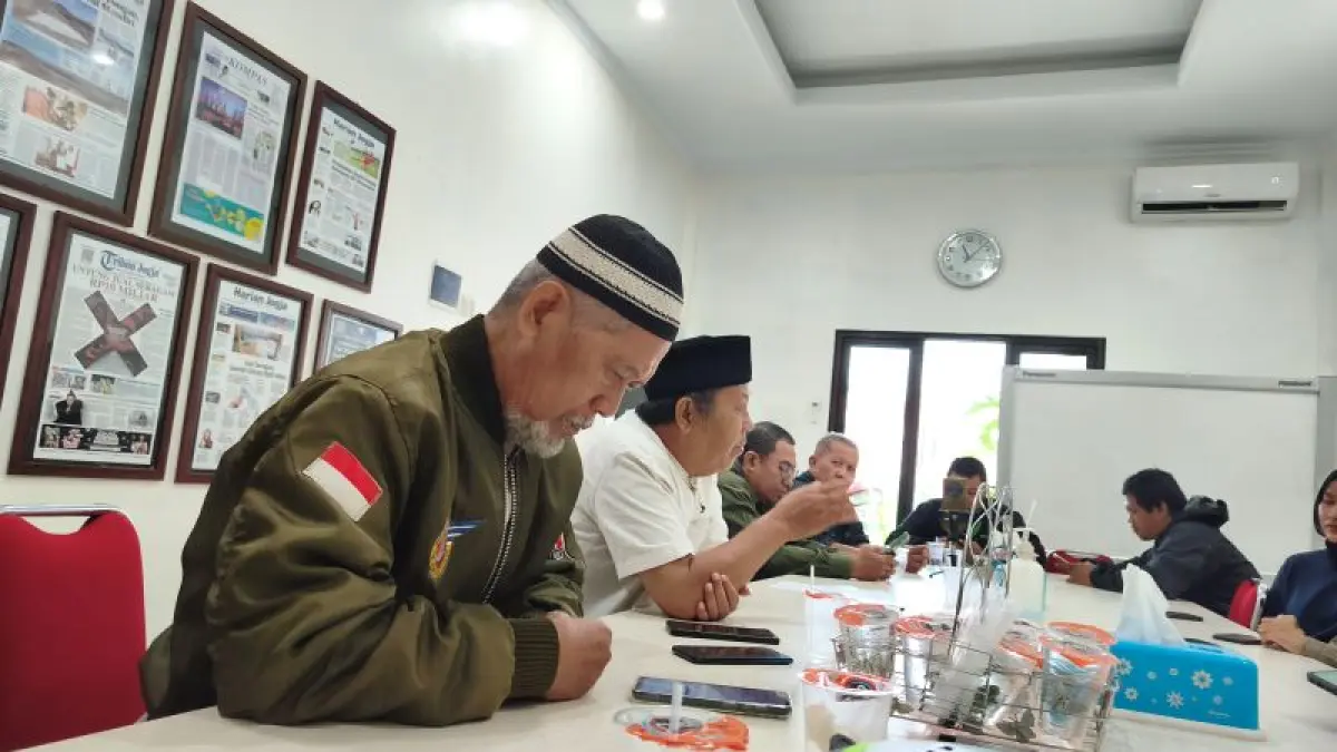 KONSULTASI: Serikat Warga saat mengadukan transparansi dana keistimewaan (danais) ke Ombudsman Republik Indonesia (ORI) DIY kemarin (11/8). (Fahmi Fahriza/Radar Jogja)
&nbsp;