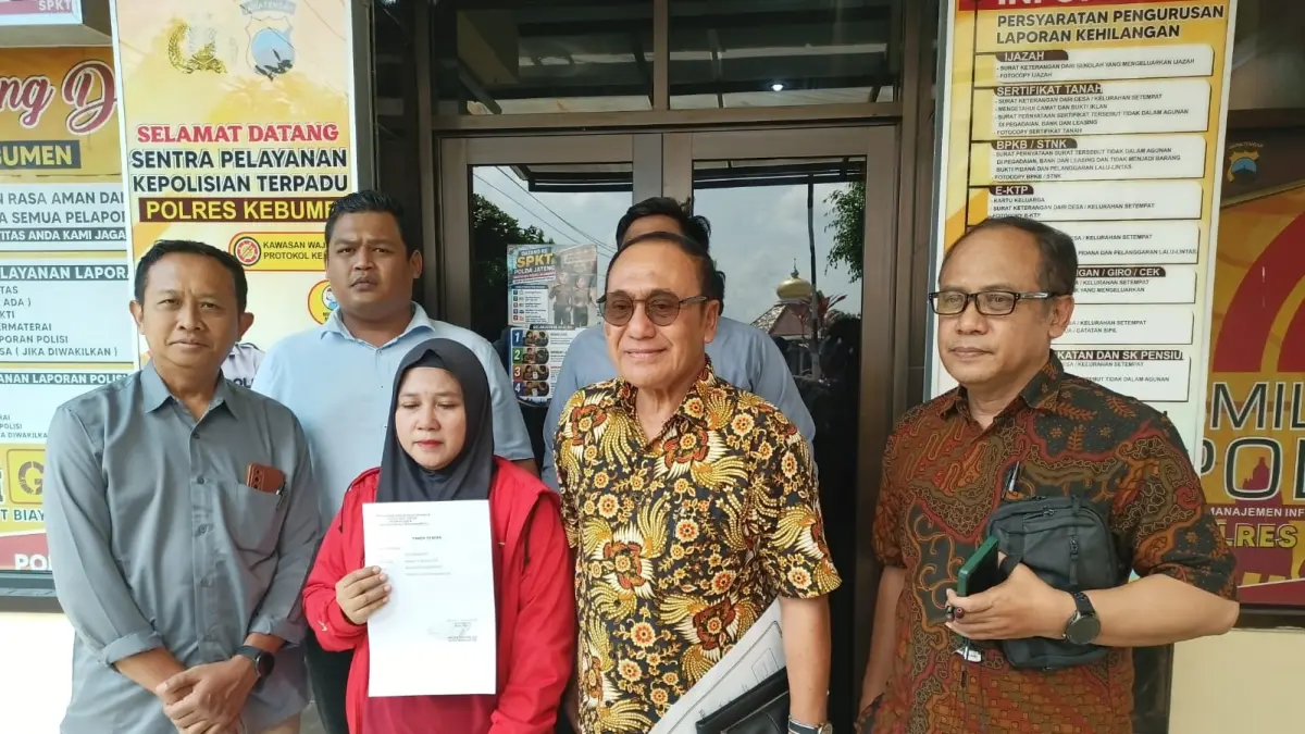 Orang tua korban didampingi penasehat hukum melaporkan aksi perundungan atau bulyying yang terjadi di salah satu SMK di Kebumen. (M Hafied/Radar Jogja)