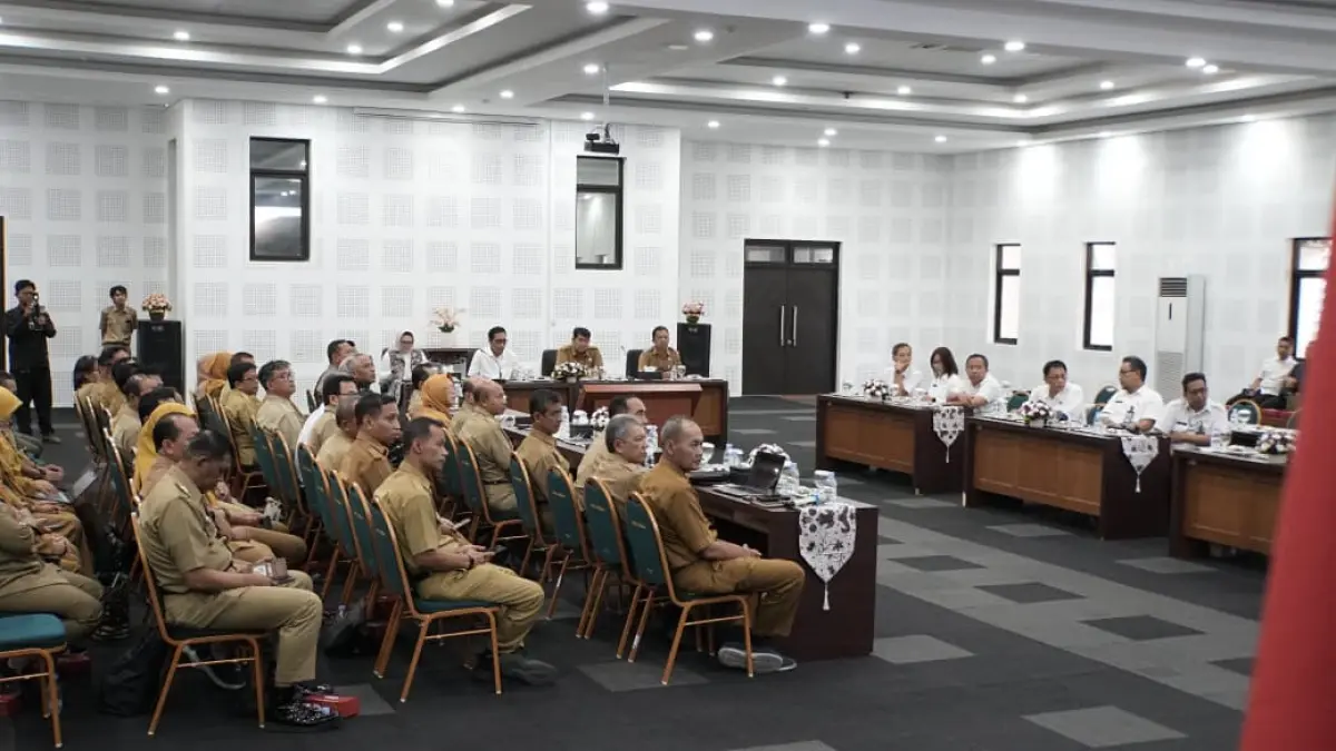 RAPAT: Bupati Kulon Progo memaparkan usulan pembangunan strategis daerah. (Dokumentasi Pemkab Kulon Progo)
